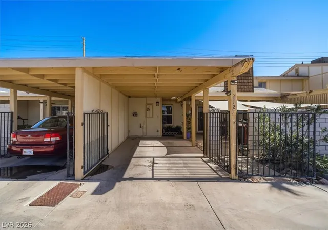 Photo 3 of Townhouse for sale at 212 Sundance Shrs Dr, Laughlin, NV 89029 | MLS# 2788329 | Listing updated on 2026-08-18