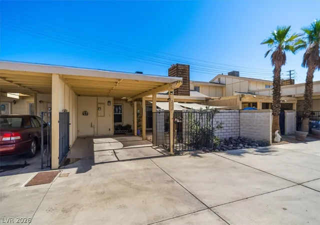 Photo 4 of Townhouse for sale at 212 Sundance Shrs Dr, Laughlin, NV 89029 | MLS# 2788329 | Listing updated on 2026-08-18