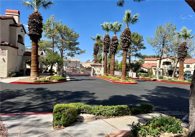 Homes for sale in Henderson, NV | 2975 Bluegrass Lane, Henderson, NV 89074 | Houzeo