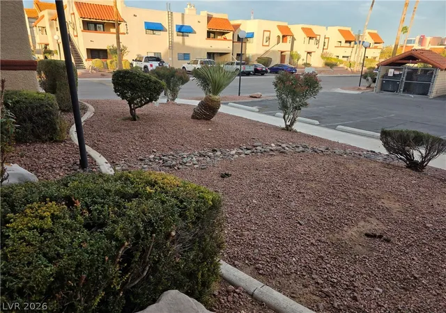 Listing Photo 4 - Condo for sale in building located at 4211 Sanderling Cir, Las Vegas, NV 89103 - Unit #286