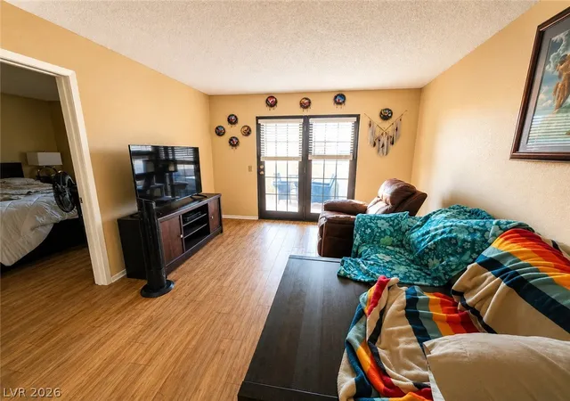 Listing Photo 5 - Condo for sale in building located at 4211 Sanderling Cir, Las Vegas, NV 89103 - Unit #286