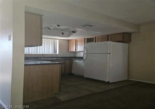Listing Photo 5 - Condo for sale in building located at 7300 NW Pirates Cvs Rd, Las Vegas, NV 89145 - Unit #2025