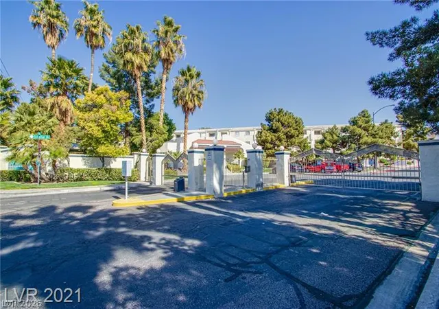 Homes for sale in Henderson, NV | 1969 Cutlass Drive, Henderson, NV 89014 | Houzeo