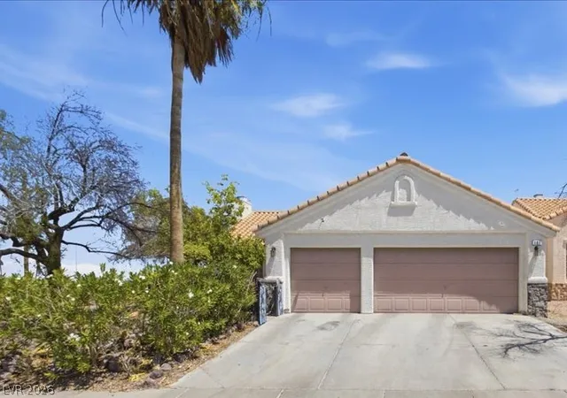 Homes for sale in Henderson, NV | 101 Aruba Isle Dr, Henderson, NV 89002 | MLS# 2791764