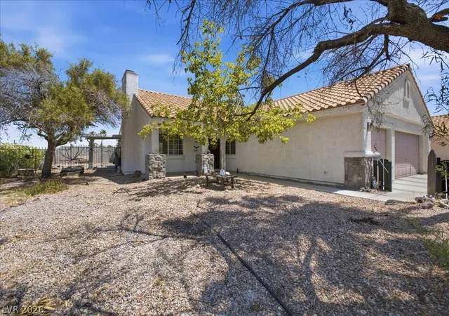 Homes for sale in Henderson, NV | 101 Aruba Isle Dr, Henderson, NV 89002 | MLS# 2791764