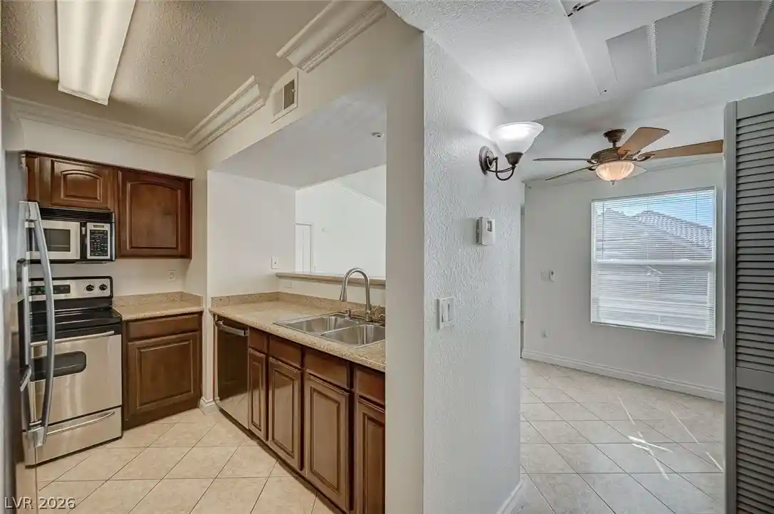 Listing Photo 2 - Condo for sale in 8101 W Flamingo Rd located at 8101 W Flamingo Rd, Las Vegas, NV 89147 - Unit #2109