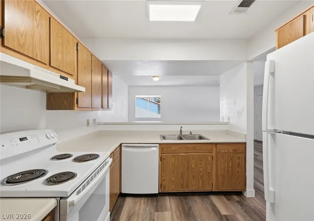 Listing Photo 4 - Condo for sale in building located at 6750 Del Rey Ave, Las Vegas, NV 89146 - Unit #233