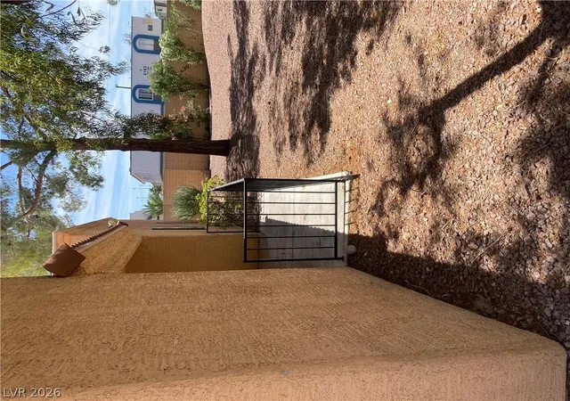 Homes for sale in Las Vegas, NV | 2851 S Valley View Boulevard, Las Vegas, NV 89102 | Houzeo