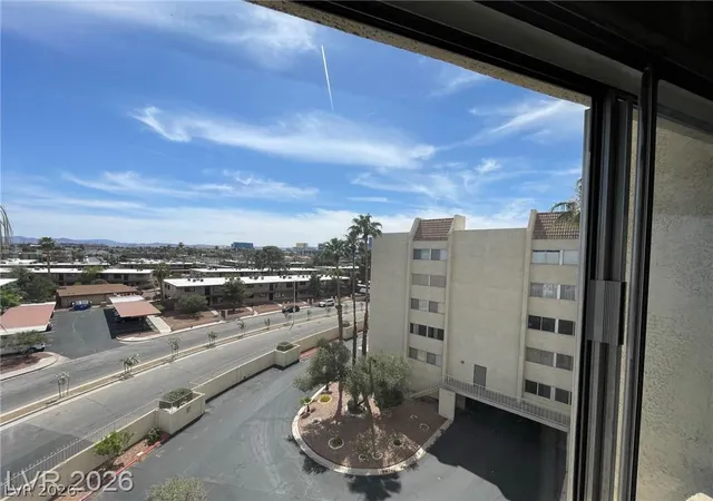 4th image of 750 S Royal Crest Cir #351, Las Vegas, NV 89169 | MLS# 2794180