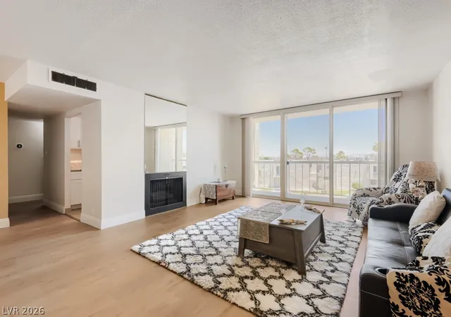 4th image of 750 S Royal Crest Cir #327, Las Vegas, NV 89169 | MLS# 2794322