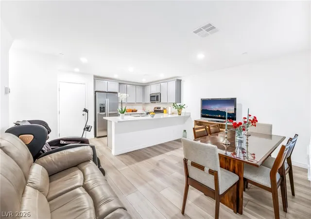 Photo 4 of Townhouse for sale at 6252 Foxes Dale St, Las Vegas, NV 89166 | MLS# 2794413 | Listing updated on 2026-08-22