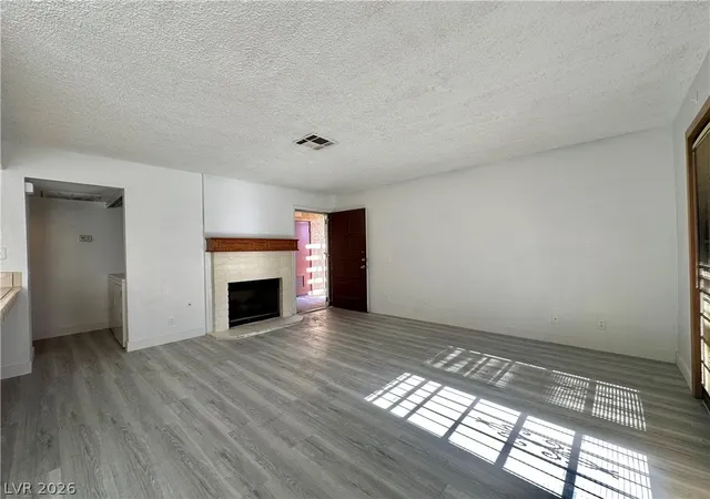 Listing Photo 4 - Condo for sale in building located at 4140 Gannet Cir, Las Vegas, NV 89103 - Unit #251