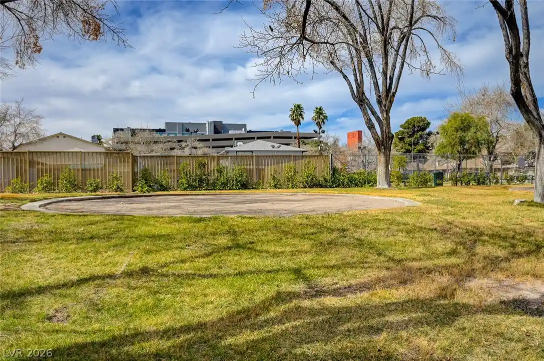 Listing Photo 38 - Condo for sale in 4734 Roberta St located at 4734 Roberta St, Las Vegas, NV 89119 - Unit 4734 Roberta St