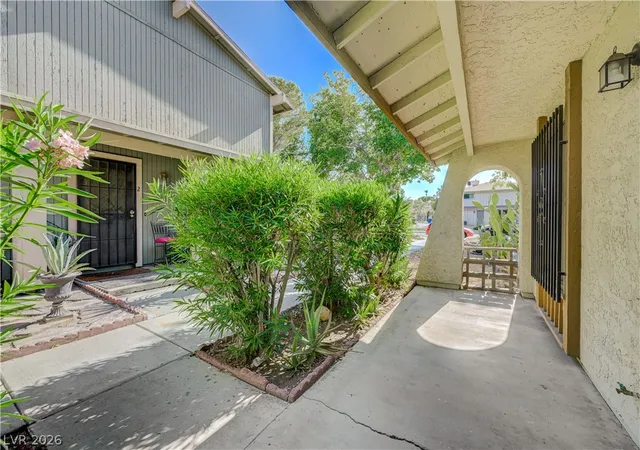 Listing Photo 4 - Condo for sale in building located at 4734 Roberta St, Las Vegas, NV 89119 - Unit #2