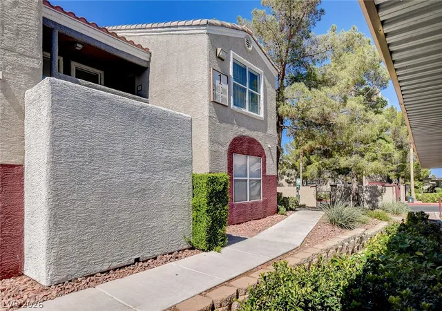 Listing Photo 5 - Condo for sale in building located at 5055 W Hacienda Ave, Las Vegas, NV 89118 - Unit #2004