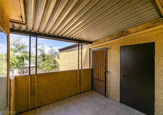 Listing Photo 5 - Condo for sale in building located at 1404 Santa Anita Dr, Las Vegas, NV 89119 - Unit #D