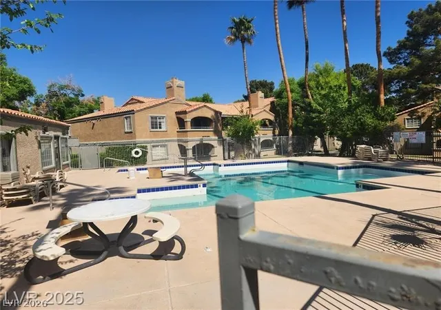Listing Photo 4 - Condo for sale in building located at 5261 Mission Carmel Ln, Las Vegas, NV 89107 - Unit #204