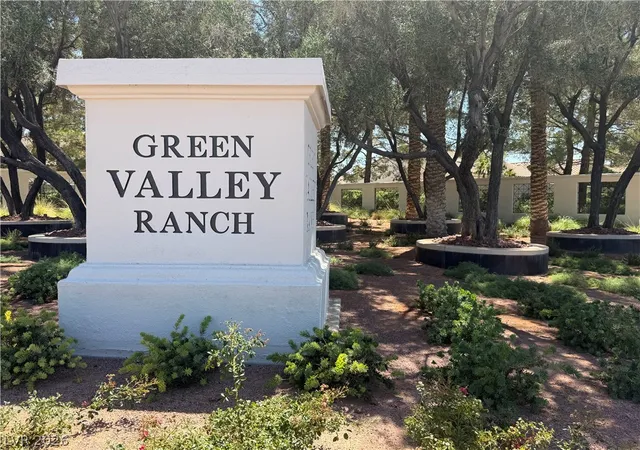 Photo 3 of Single family home for sale at 33 Trailside Ct, Henderson, NV 89012 | MLS# 2796551 | Listing updated on 2026-08-18