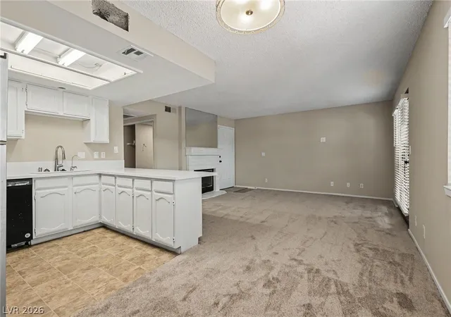 Listing Photo 4 - Condo for sale in building located at 4340 Sanderling Cir, Las Vegas, NV 89103 - Unit #76