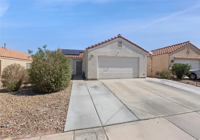 Photo 2 of Sale Pending at 624 Black Sand Ct, Henderson, NV 89011 | MLS# 2798066 | Listing updated on 2026-10-01