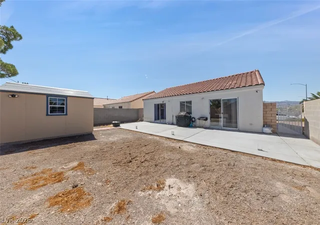 Photo 3 of Sale Pending at 624 Black Sand Ct, Henderson, NV 89011 | MLS# 2798066 | Listing updated on 2026-10-01