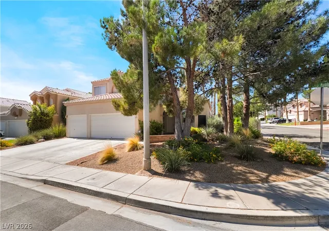 Photo 3 of Sale Pending at 2105 Clb Meadows Dr, Henderson, NV 89074 | MLS# 2798149 | Listing updated on 2026-08-23