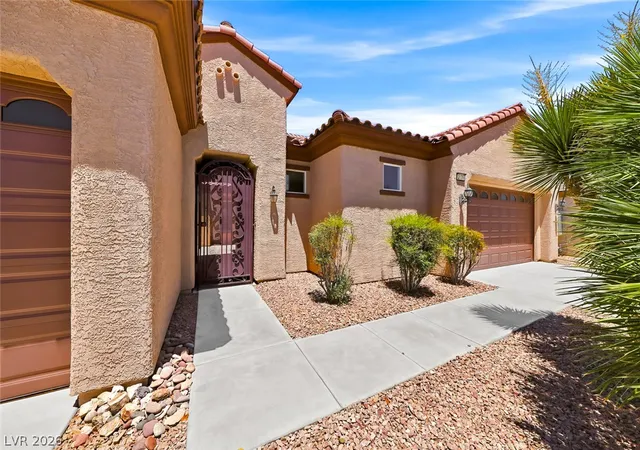 2nd image of 2175 Twin Falls Dr, Henderson, NV 89044 | MLS# 2798016