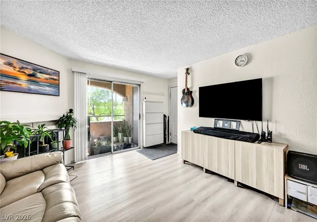 Listing Photo 4 - Condo for sale in building located at 231 W Mission Newport Ln, Las Vegas, NV 89107 - Unit #208