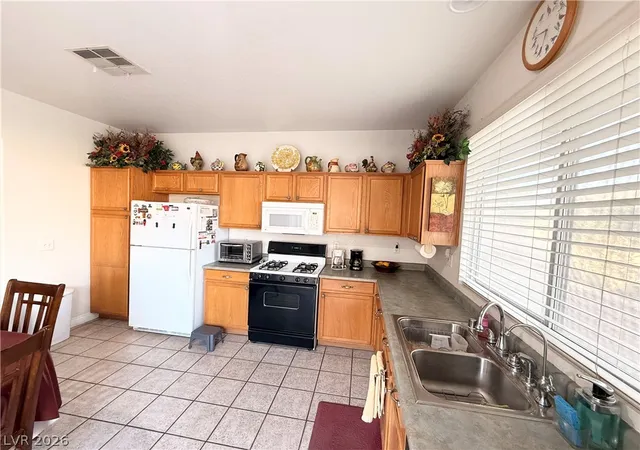 Photo 3 of Single family home for sale at 242 Pleasant Pebble St, Henderson, NV 89074 | MLS# 2799254 | Listing updated on 2026-07-14