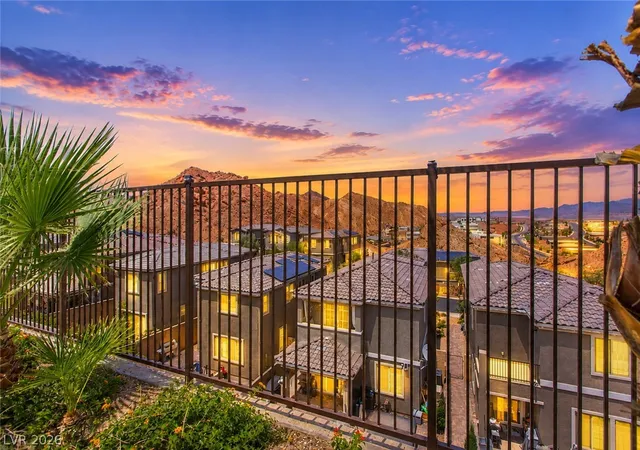 Photo 2 of Single family home for sale at 44 Moon Hl Dr, Henderson, NV 89011 | MLS# 2799572 | Listing updated on 2026-07-27