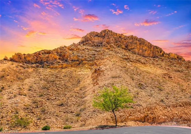 Photo 4 of Single family home for sale at 44 Moon Hl Dr, Henderson, NV 89011 | MLS# 2799572 | Listing updated on 2026-07-27
