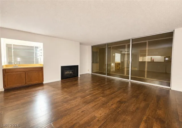 4th image of 750 S Royal Crest Cir #323, Las Vegas, NV 89169 | MLS# 2798903
