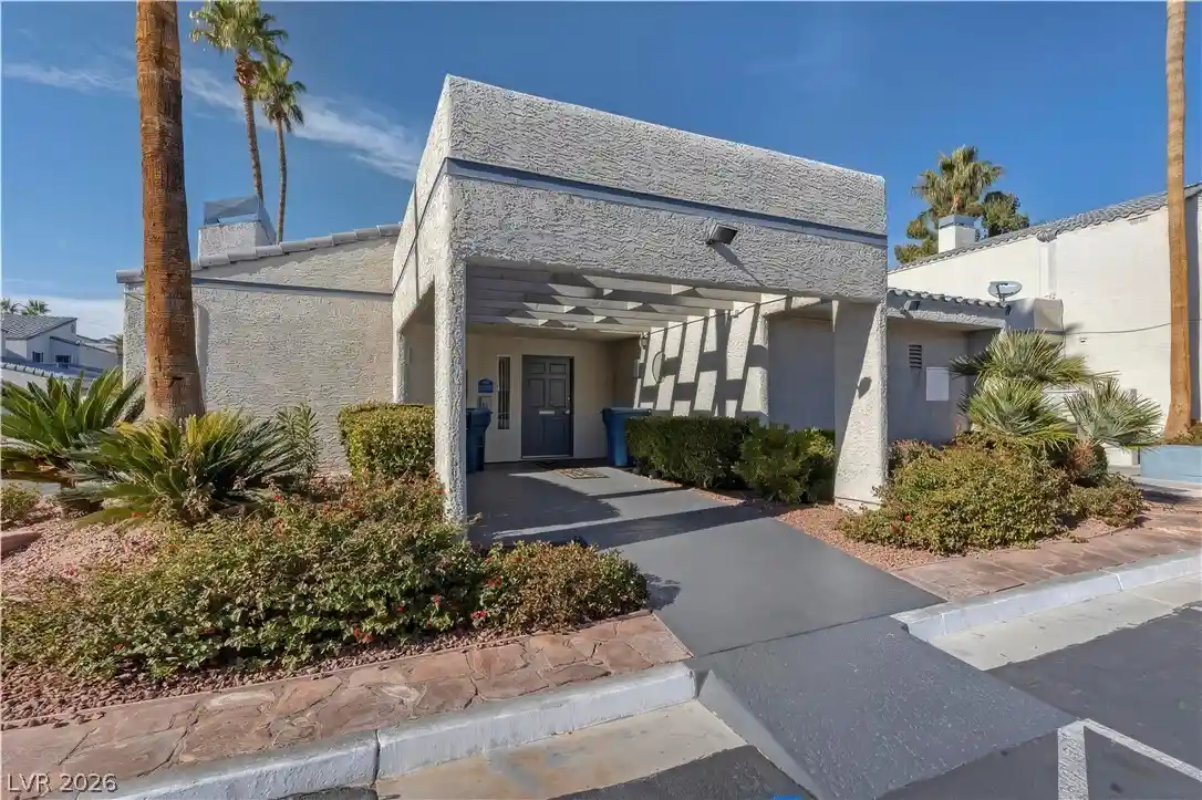 Listing Photo 2 - Condo for sale in 6250 W Flamingo Rd located at 6250 W Flamingo Rd, Las Vegas, NV 89103 - Unit #133