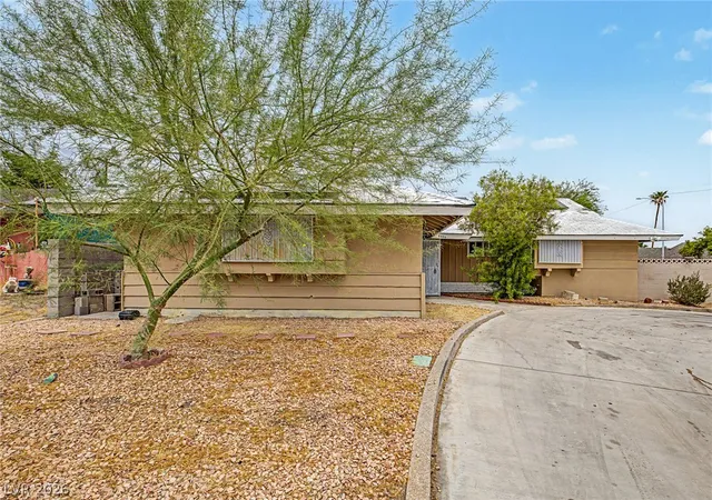 Photo 3 of Single family home for sale at 4000 Fortune Ave, Las Vegas, NV 89107 | MLS# 2800278 | Listing updated on 2026-08-18