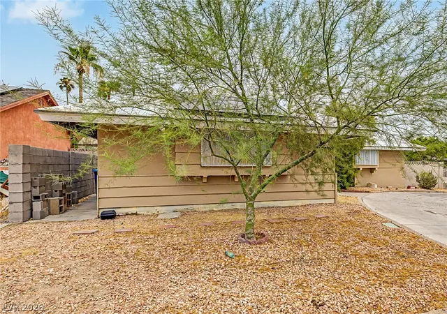 Photo 4 of Single family home for sale at 4000 Fortune Ave, Las Vegas, NV 89107 | MLS# 2800278 | Listing updated on 2026-08-18