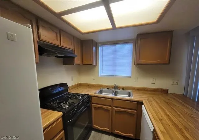 Photo 3 of Townhouse for sale at 854 Stainglass Ln, Las Vegas, NV 89110 | MLS# 2800069 | Listing updated on 2026-07-17