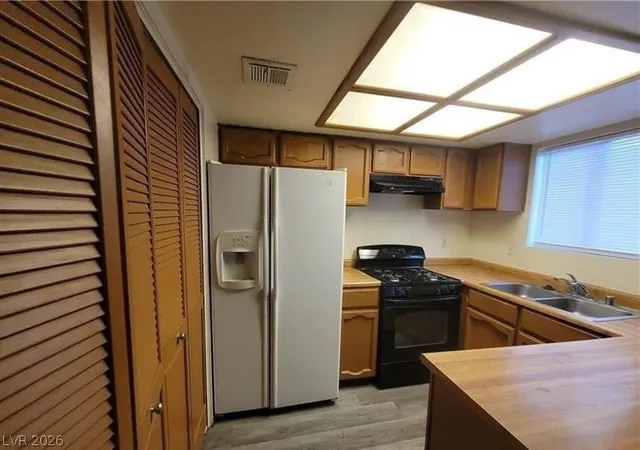 Photo 4 of Townhouse for sale at 854 Stainglass Ln, Las Vegas, NV 89110 | MLS# 2800069 | Listing updated on 2026-07-17