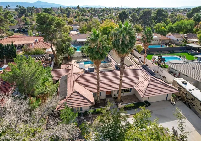 2nd image of 3689 N Rosecrest Cir, Las Vegas, NV 89121 | MLS# 2801138