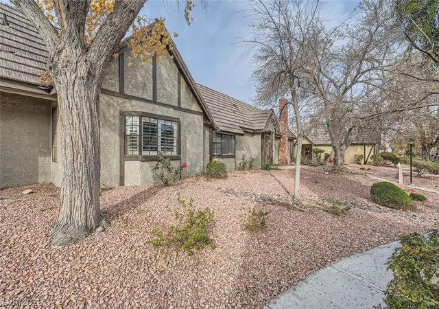 Photo 3 of Townhouse for sale at 3954 Edgemoor Way, Las Vegas, NV 89121 | MLS# 2801285 | Listing updated on 2026-07-18