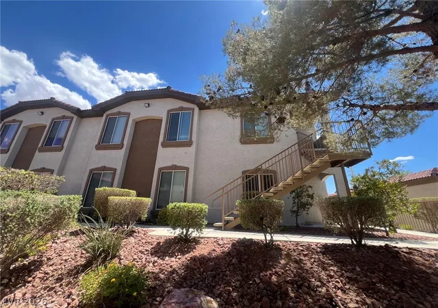 2nd image of 2305 W Horizon Ridge Pkwy #1613, Henderson, NV 89052 | MLS# 2800657