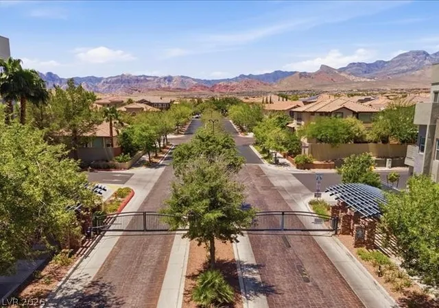 Photo 2 of Townhouse for sale at 1118 Prospering Crk St, Las Vegas, NV 89135 | MLS# 2796173 | Listing updated on 2026-07-21