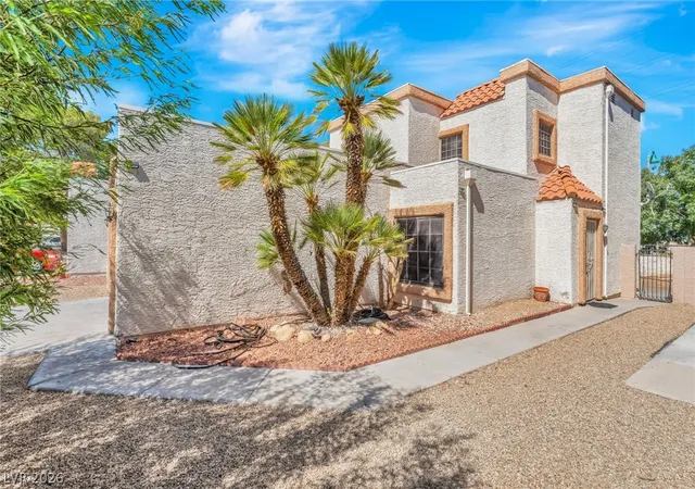 Photo 3 of Sale Pending at 3124 Centavo Dr, Las Vegas, NV 89117 | MLS# 2801885 | Listing updated on 2026-08-20