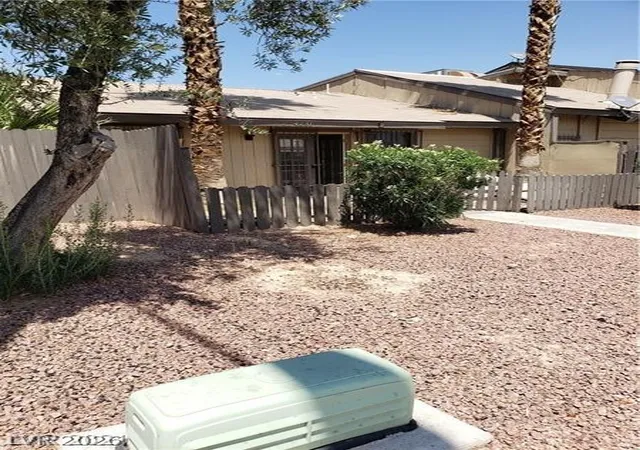 Photo 2 of Townhouse for sale at 4231 White Sands Ave, Las Vegas, NV 89121 | MLS# 2801779 | Listing updated on 2026-07-22
