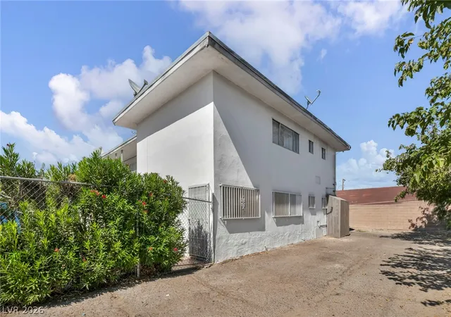 Listing Photo 4 - Condo for sale in building located at 1153 Sierra Vis Dr, Las Vegas, NV 89169