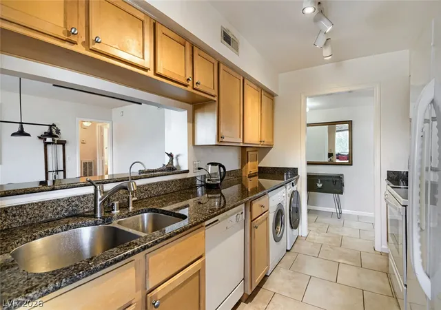 Listing Photo 5 - Condo for sale in building located at 2843 Geary Pl, Las Vegas, NV 89109 - Unit #3108