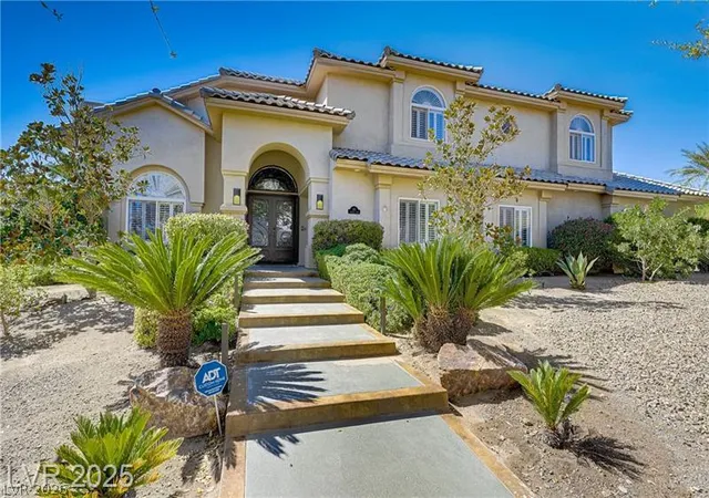 Photo 2 of Single family home for sale at 165 Inveraray Ct, Henderson, NV 89074 | MLS# 2801857 | Listing updated on 2026-08-23