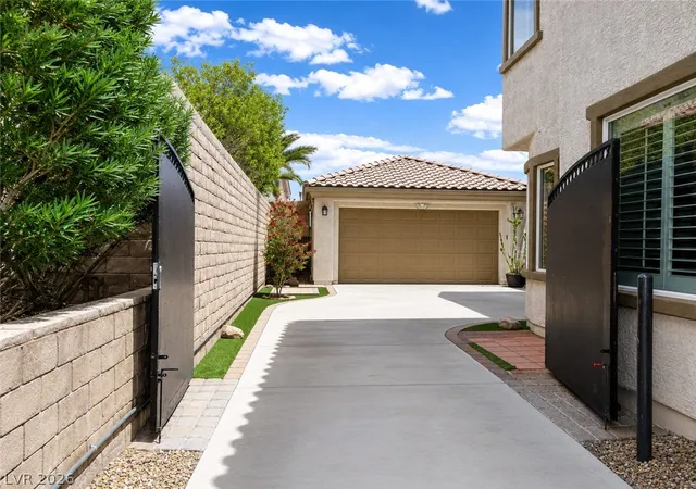 3rd image of 820 Paseo Cerro Pl, Las Vegas, NV 89138 | MLS# 2804776
