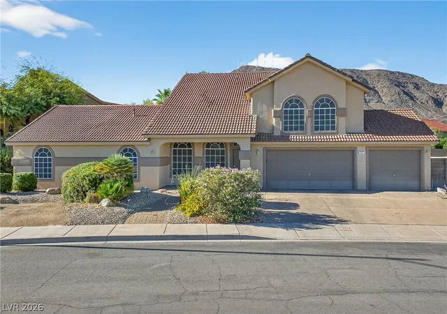 Photo 2 of Sale Pending at 301 W Country Clb Dr, Henderson, NV 89015 | MLS# 2804913 | Listing updated on 2026-08-23