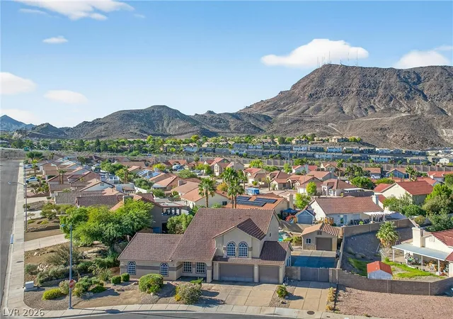 Photo 3 of Sale Pending at 301 W Country Clb Dr, Henderson, NV 89015 | MLS# 2804913 | Listing updated on 2026-08-23