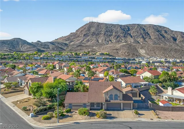 Photo 3 of Sale Pending at 301 W Country Clb Dr, Henderson, NV 89015 | MLS# 2804913 | Listing updated on 2026-08-23